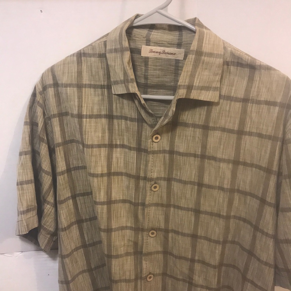 TOMMY BAHAMA: Nice and Casual Button down T Shirt.